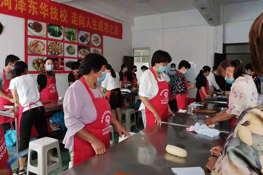 点击查看详细信息<br>标题：餐饮面点培训中 阅读次数：1602